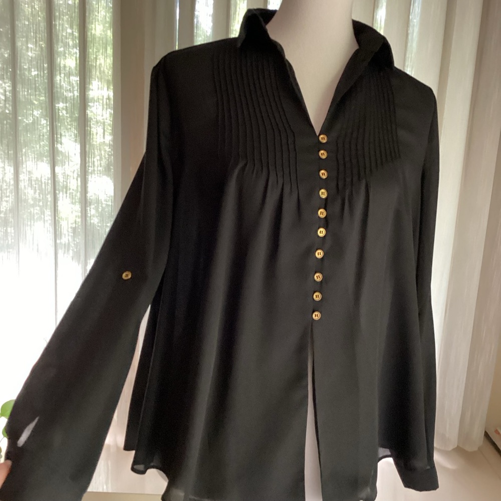 Everly chiffon like, split front, loose fit, pleated bodice,Vneck,2 way sleeve,M